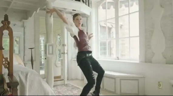 Assista ao clipe da nova música, "Human (ft. LP)", com a letra e a tradução!