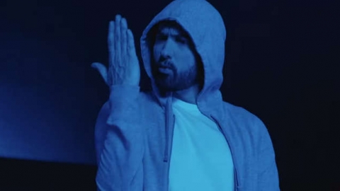 Eminem fica no topo da parada de álbuns e singles do Reino Unido!