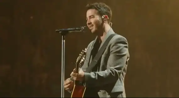 Escute a nova música, "Changing", com letra e tradução!