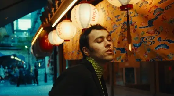 Assista ao novo clipe, "The Thing I Love", com a letra e a tradução!